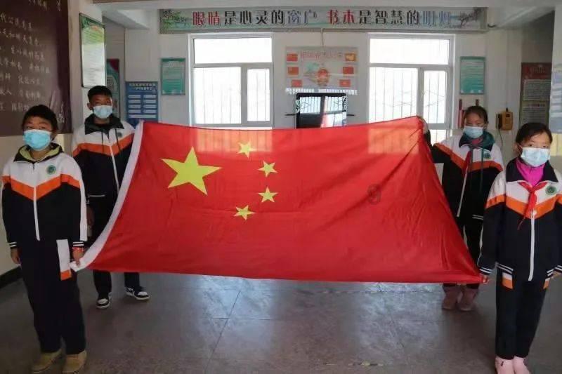 为什么都说自驾穿越无人区休息的时候千万不要睡在车里？
